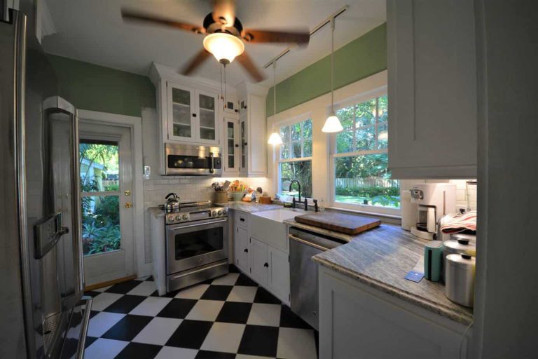 How Custom Cabinets Can Help Reduce Clutter in Your Kitchen