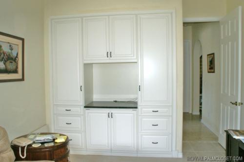 Built-in-designs-by-Royal-Palm-Custom-Cabinets-10-1024x682