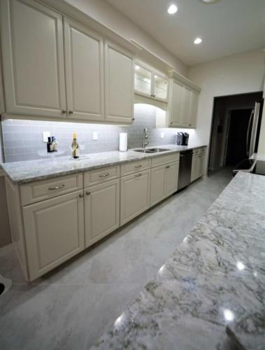 Kitchen Counter And Cabinet Finish Combinations - Royal Palm Closet