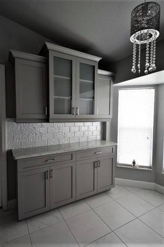 Kitchen Counter And Cabinet Finish Combinations - Royal Palm Closet